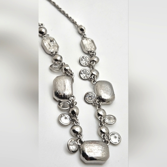 ๐ข3/$19๐ข ANN TAYLOR Sparkling Rhinestone Glass Statement Necklace Silver - Picture 6 of 6